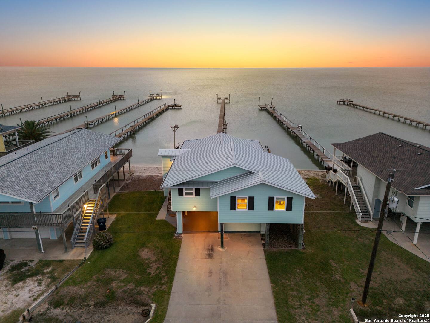 Rockport, TX 78382,672 Copano Ridge Rd