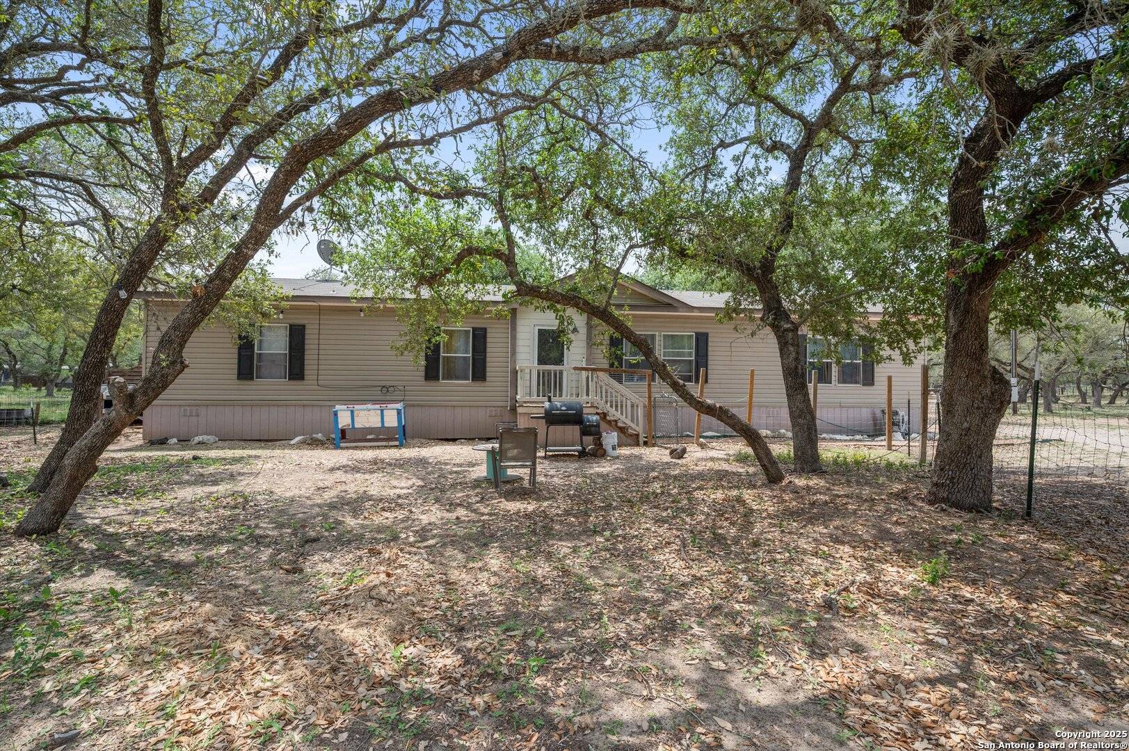 Natalia, TX 78059,157 County Road 6816