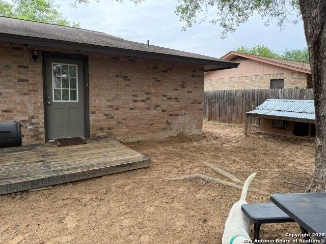 Floresville, TX 78114,1410 longbranch
