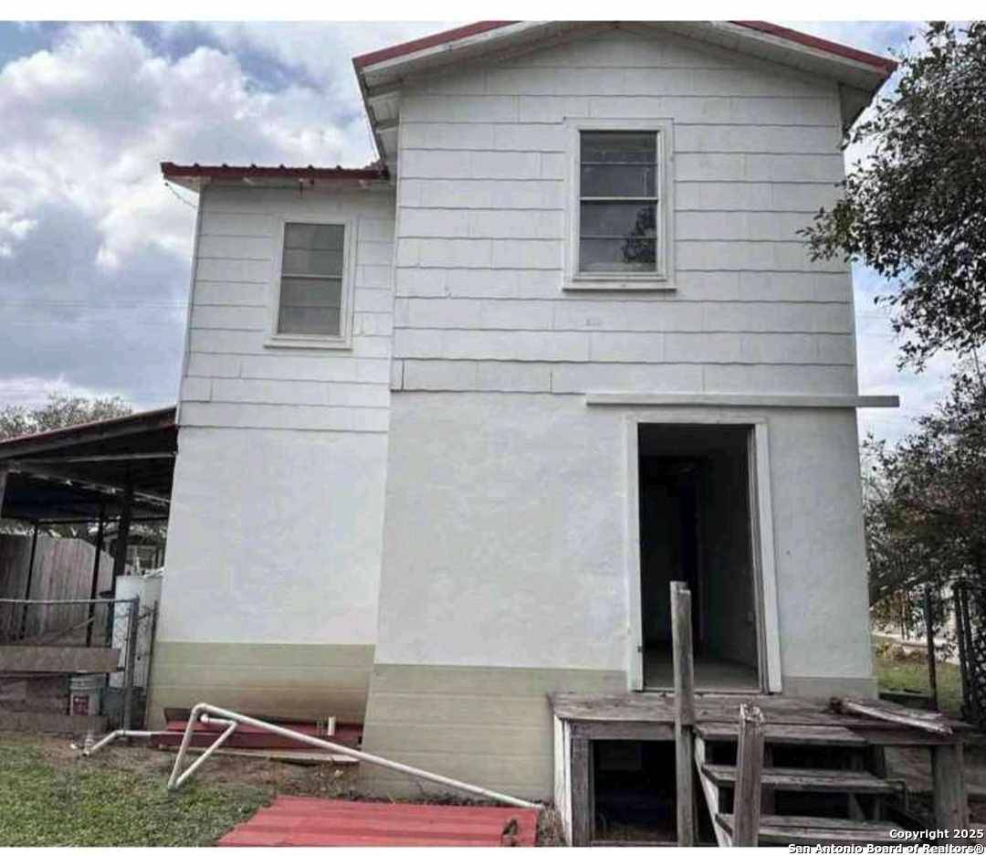 Three Rivers, TX 78071,1506 N Hill St