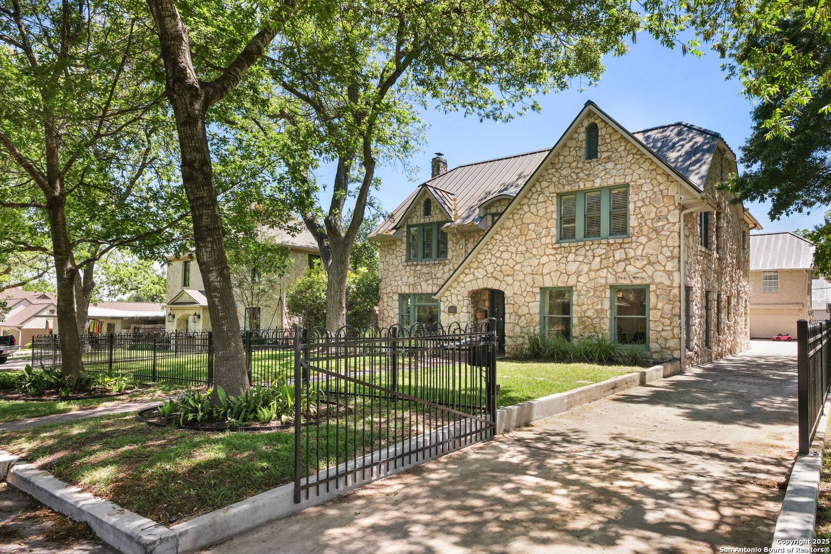house_img