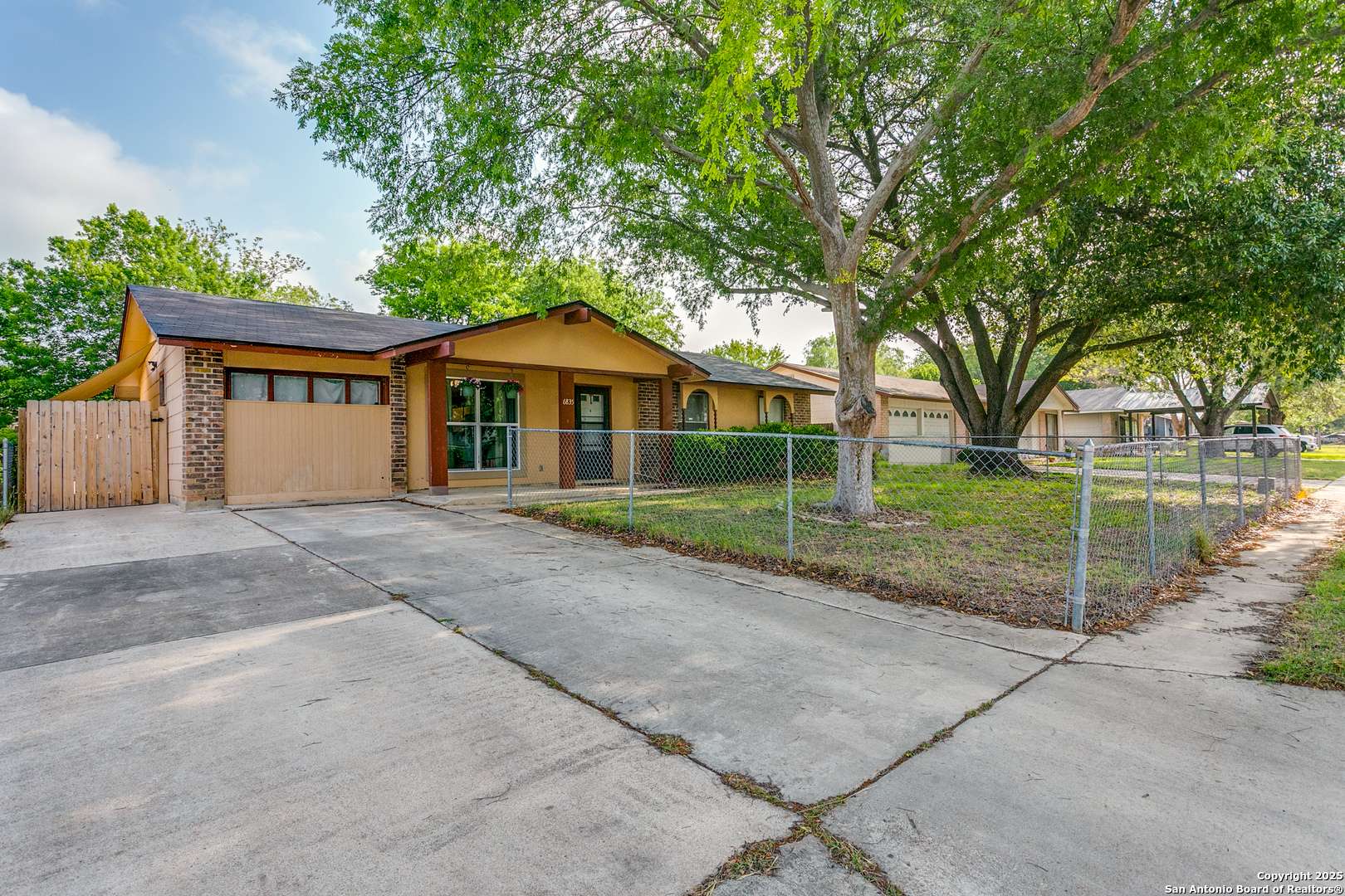 San Antonio, TX 78249,6835 Spring Hurst