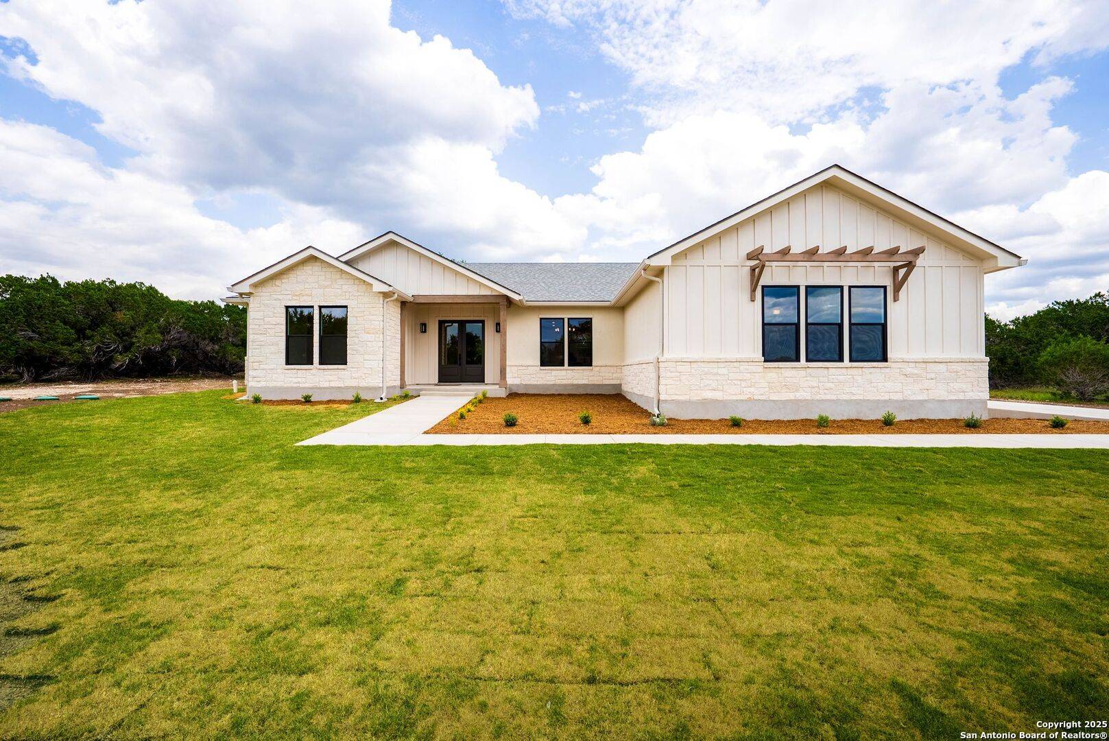 Pipe Creek, TX 78063,265 Vaquero Dr