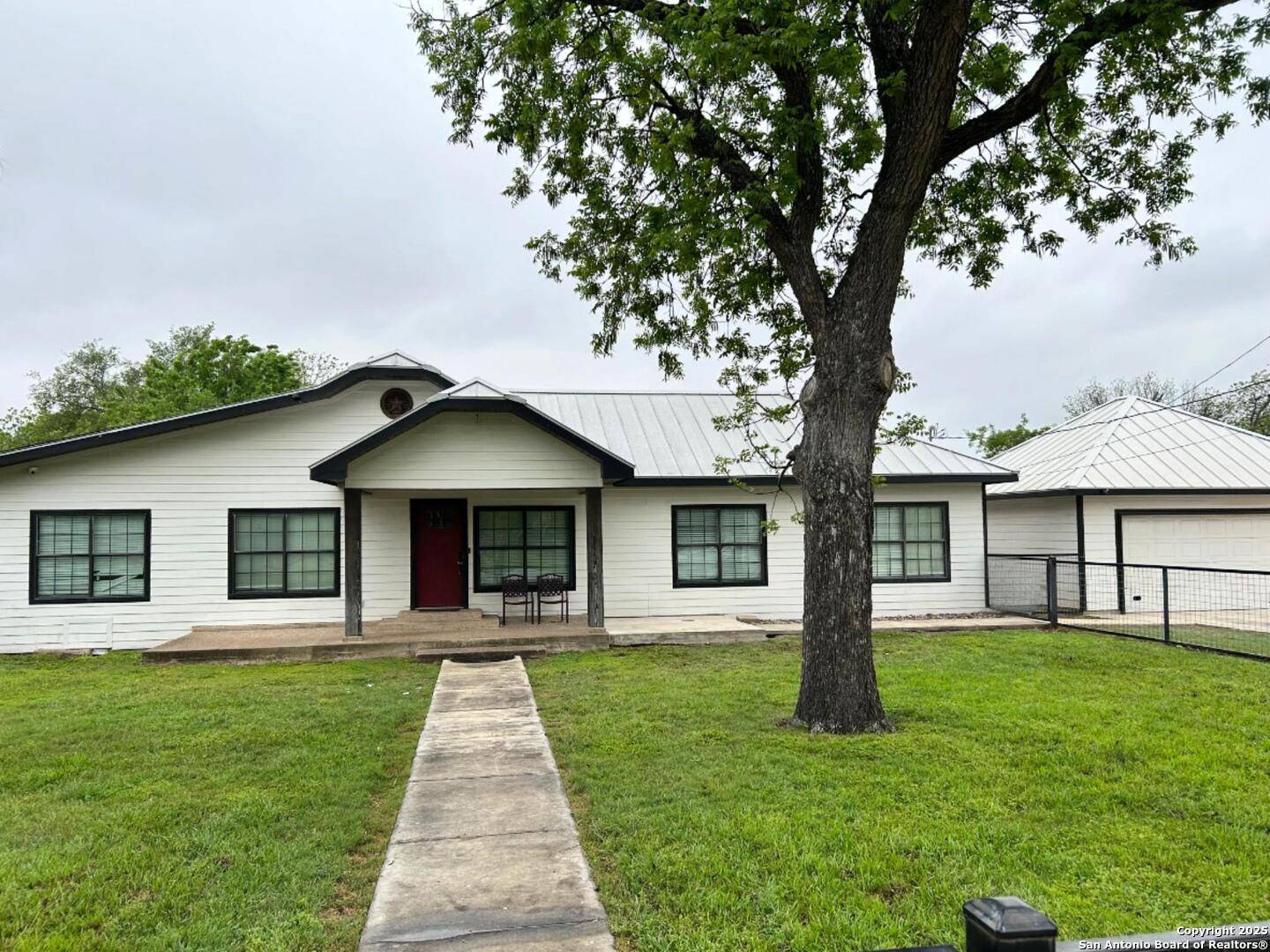 Uvalde, TX 78801,715 HIGH ST