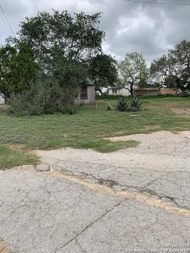 Devine, TX 78016,413 Ross