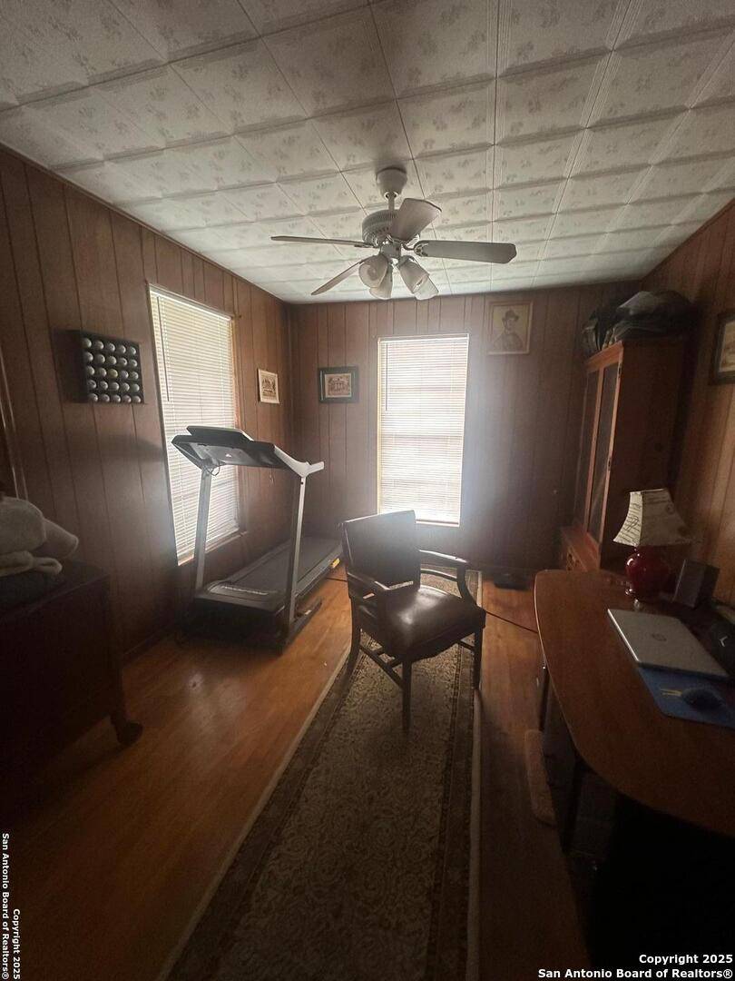 Sabinal, TX 78801,619 Pecan