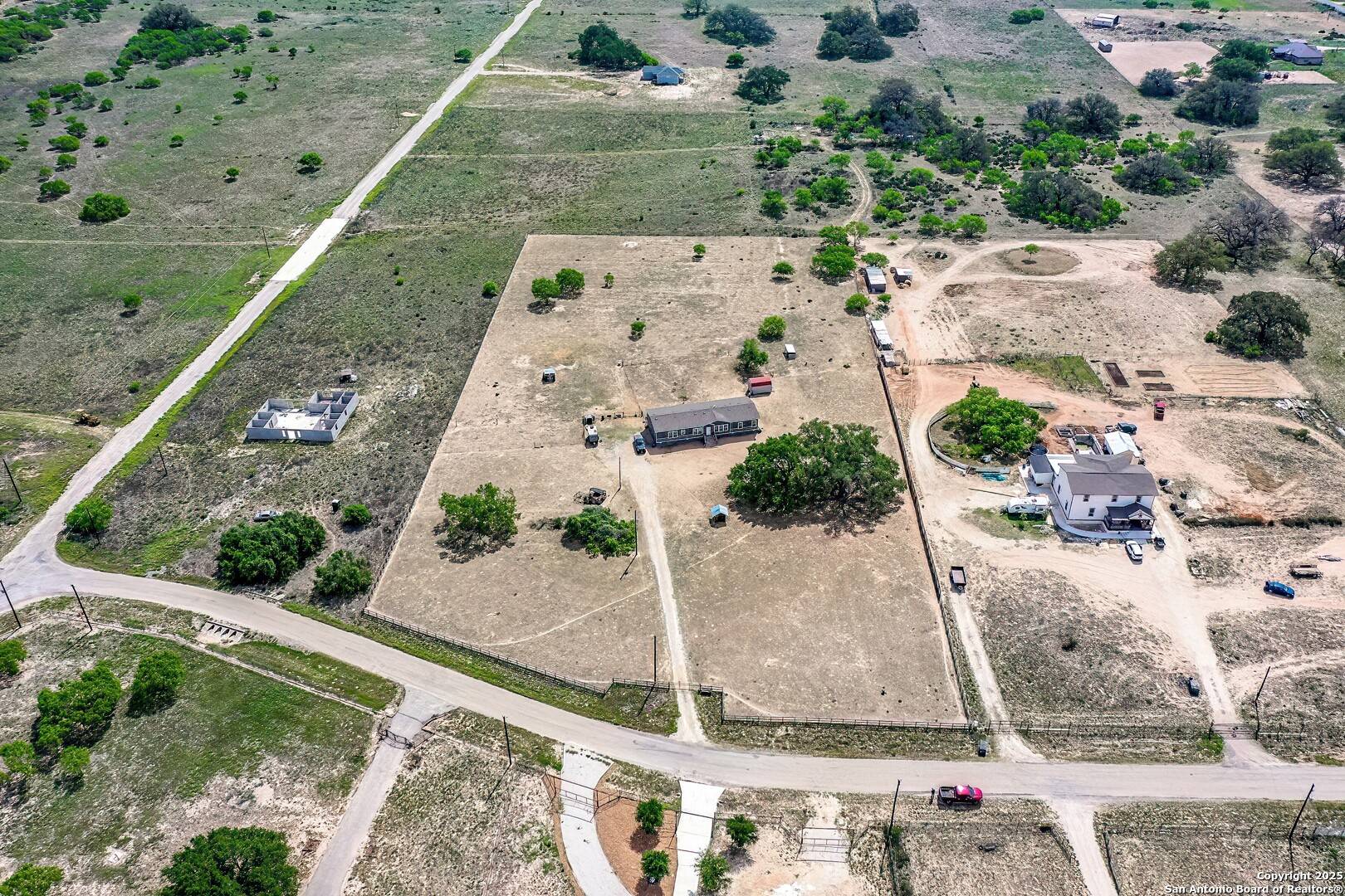 Devine, TX 78016,322 County Road 7755