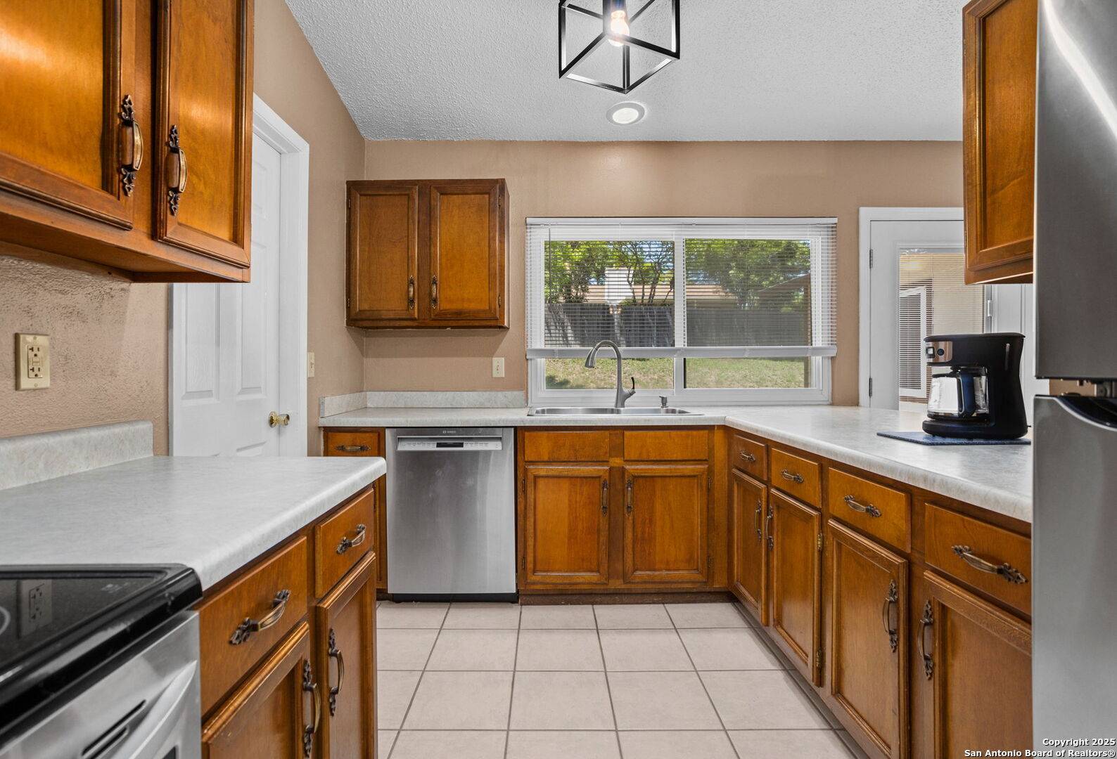 San Antonio, TX 78247,5919 Pineway