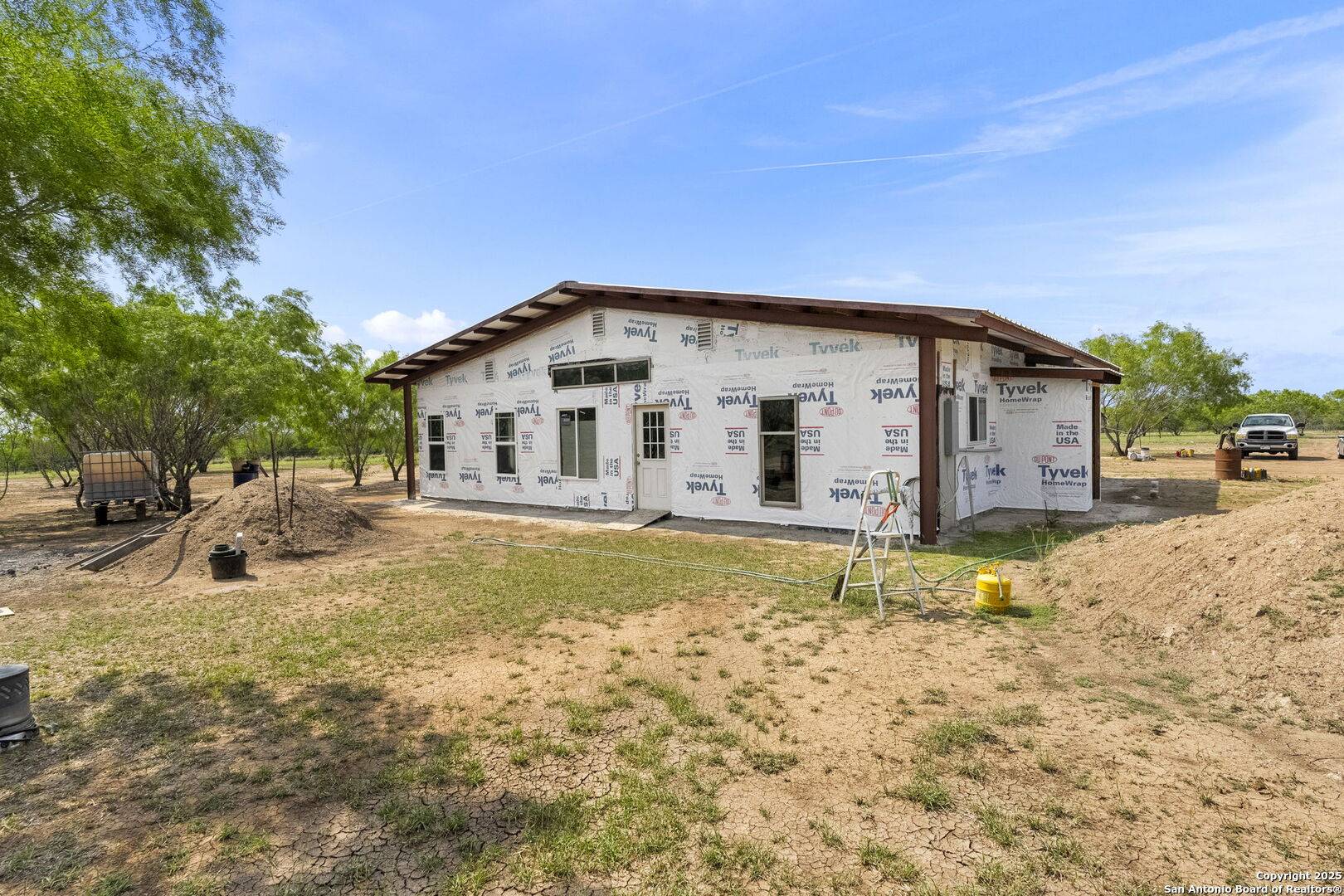 Charlotte, TX 78011,527 County Road 334