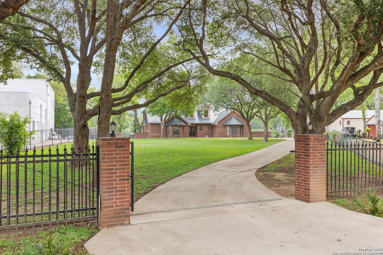 Mcqueeney, TX 78123,640 Woodlake