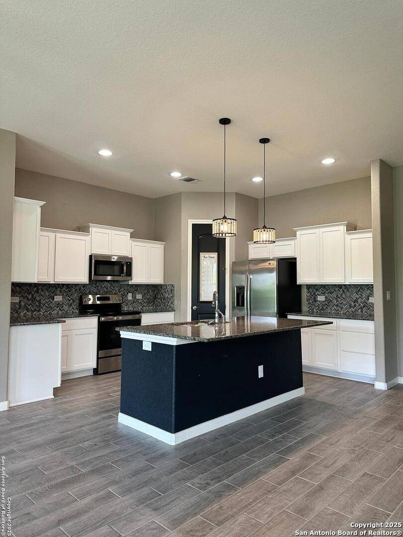 Pleasanton, TX 78064,218 Iron Gate