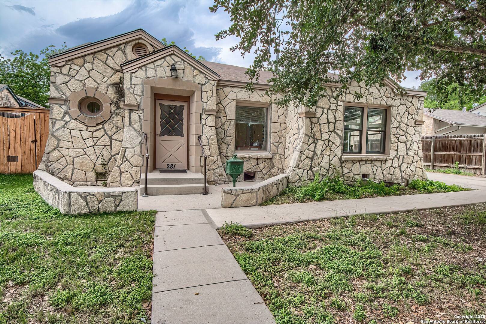 San Antonio, TX 78212,281 mariposa