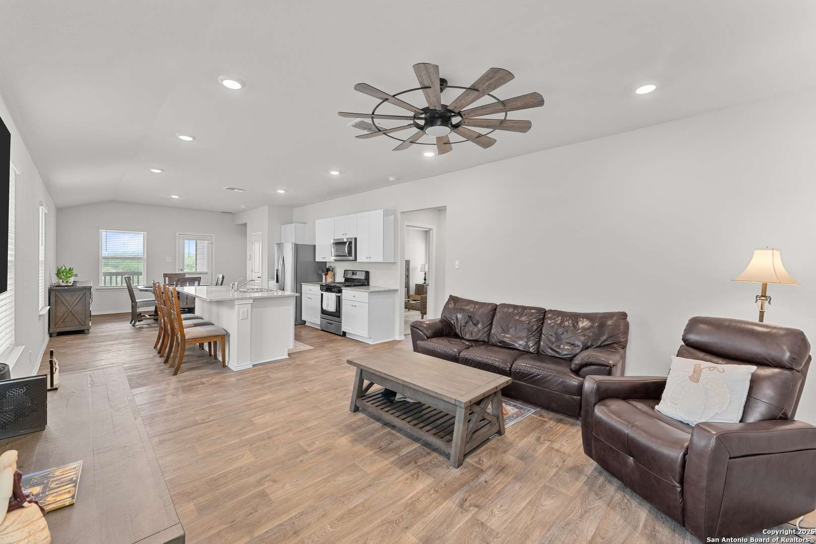 Floresville, TX 78114,429 Middle Green LOOP