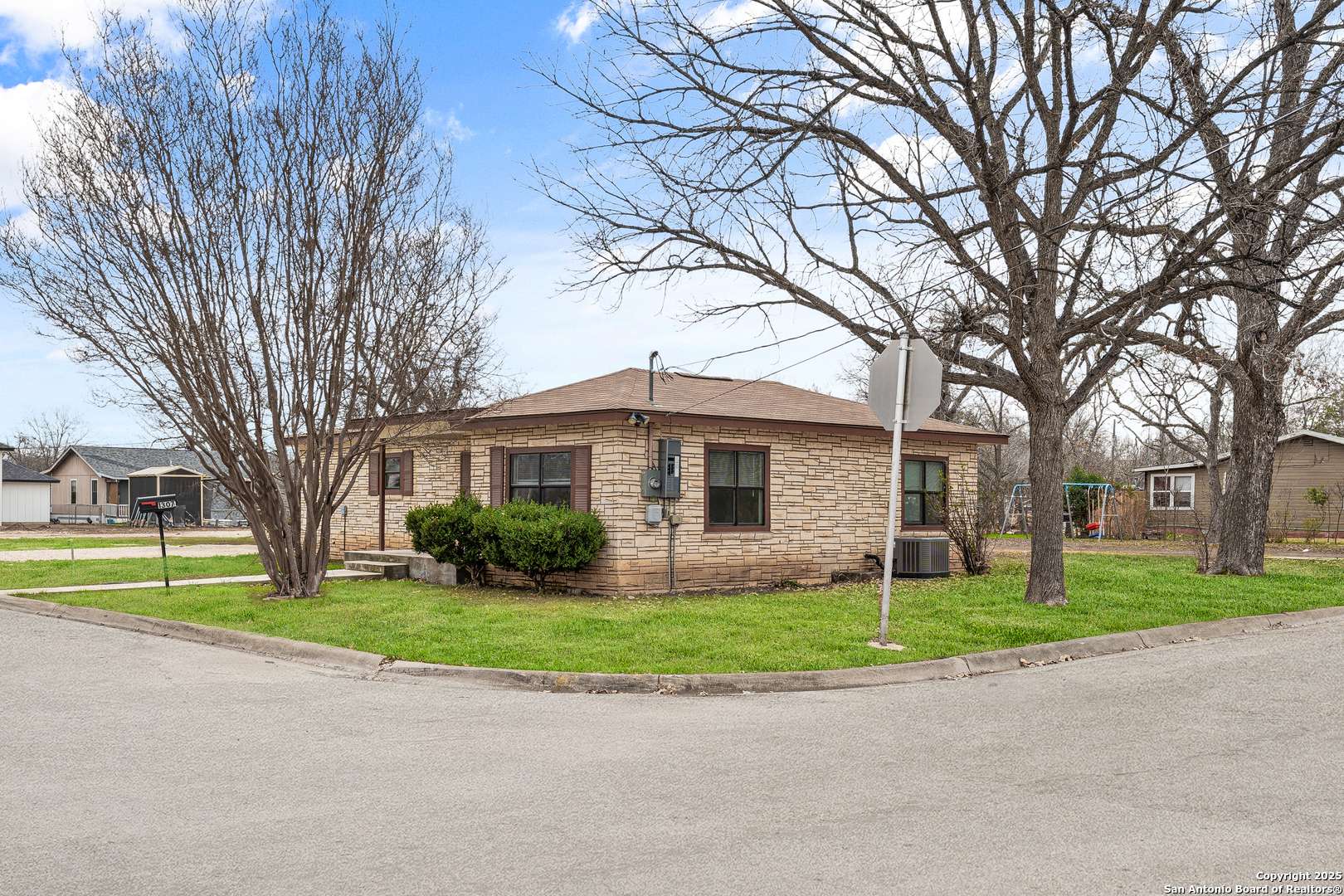 Hondo, TX 78861,1307 11th