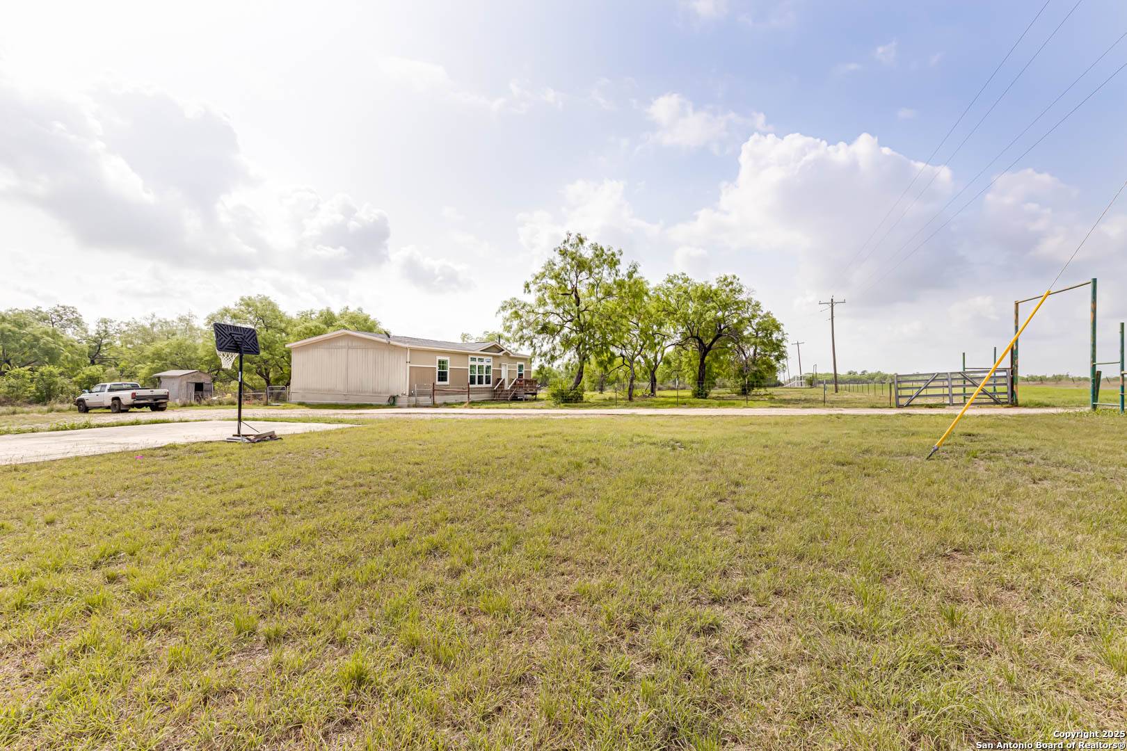 Floresville, TX 78114,1405 Fm 478