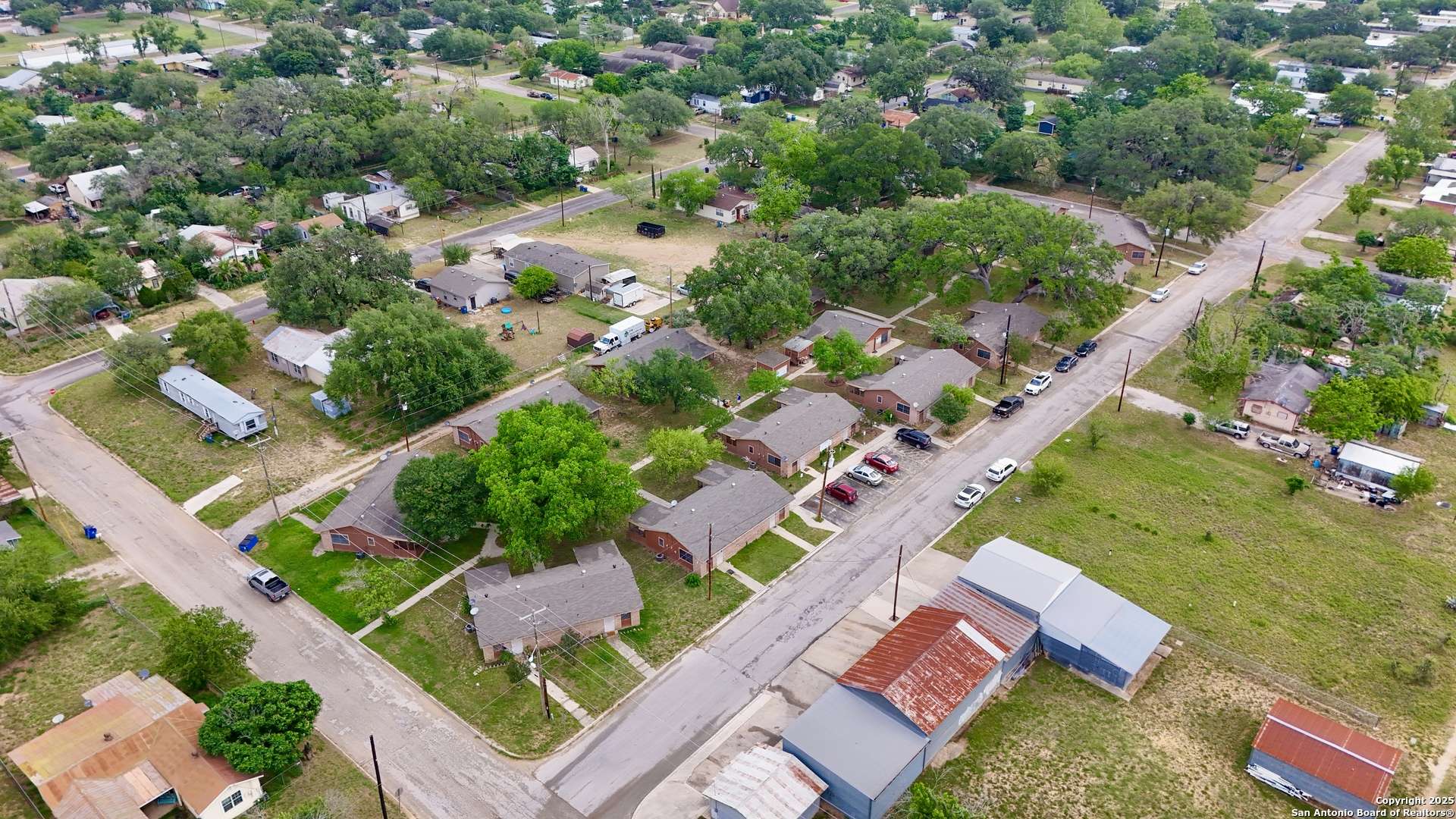 Pleasanton, TX 78064,715 Trade