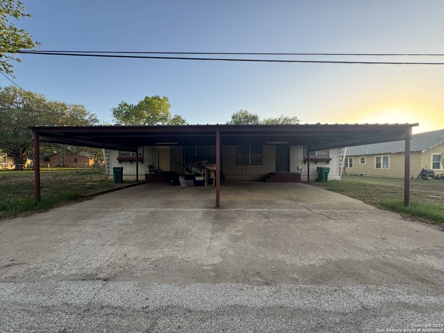Jourdanton, TX 78026,704 Cantrell