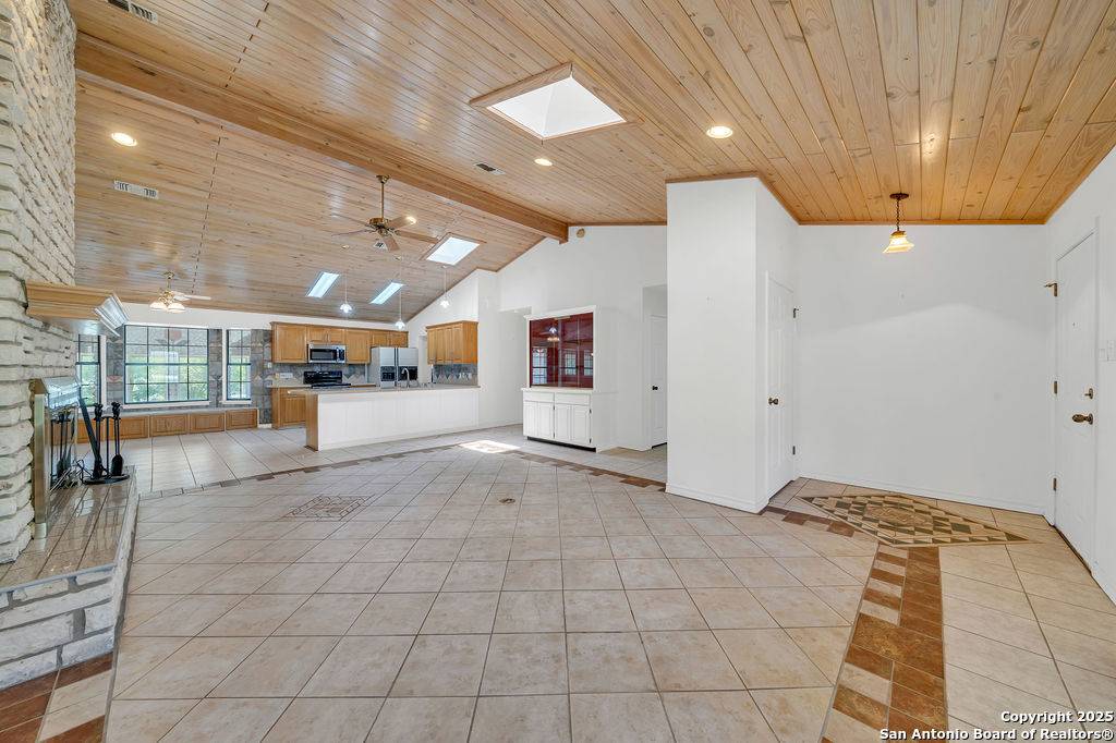Ingram, TX 78025,301 Red Oak
