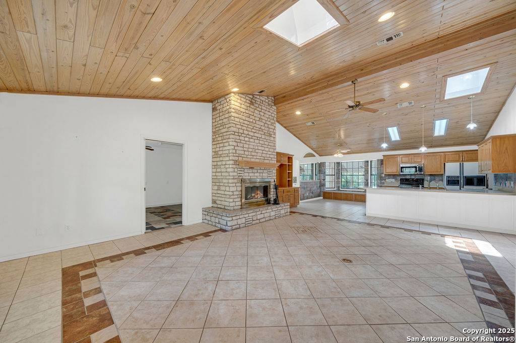 Ingram, TX 78025,301 Red Oak