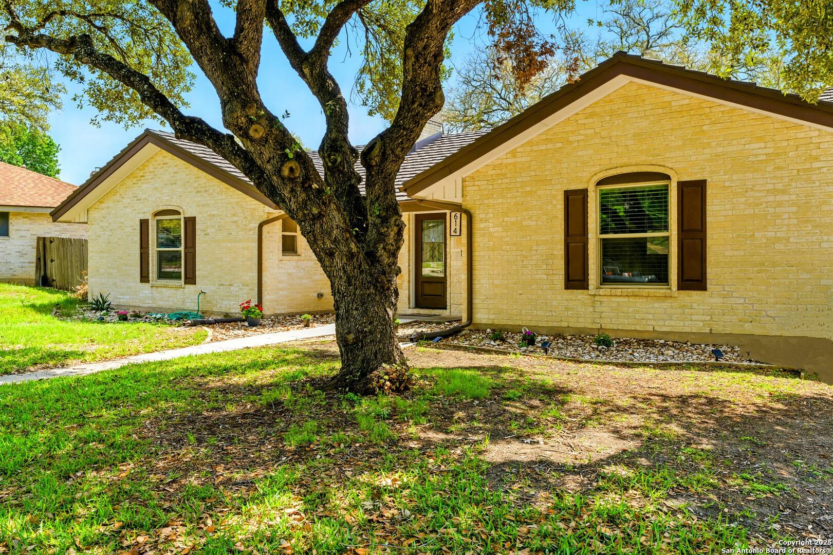 Windcrest, TX 78239-2538,614 MOORSIDE DR