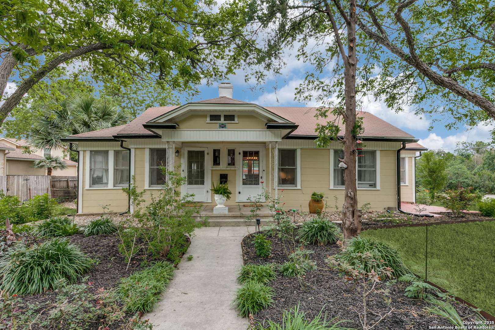 Alamo Heights, TX 78209,222 Redwood