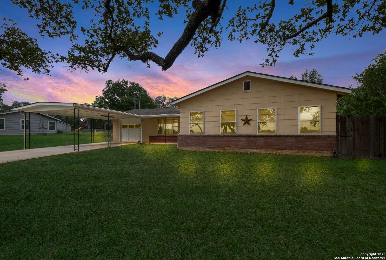 Devine, TX 78016,1400 windy knoll