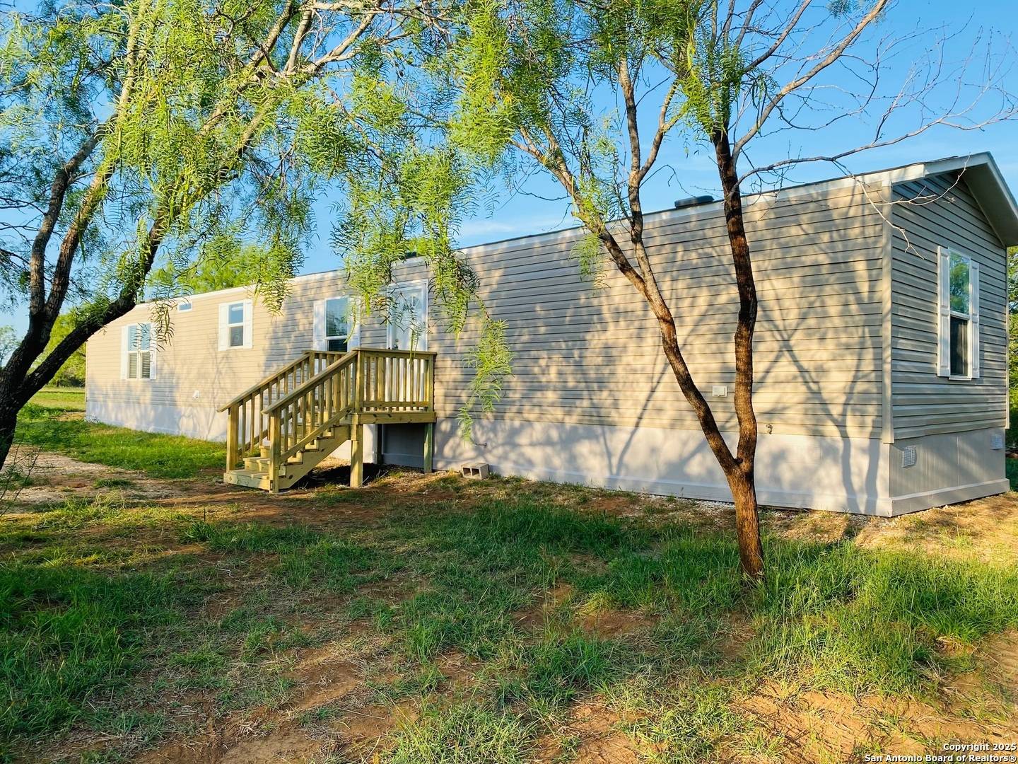 Devine, TX 78016,149 County Road 2666