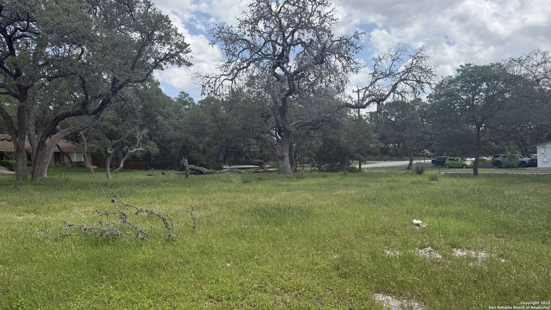 Hollywood Park, TX 78232,324 fleetwood