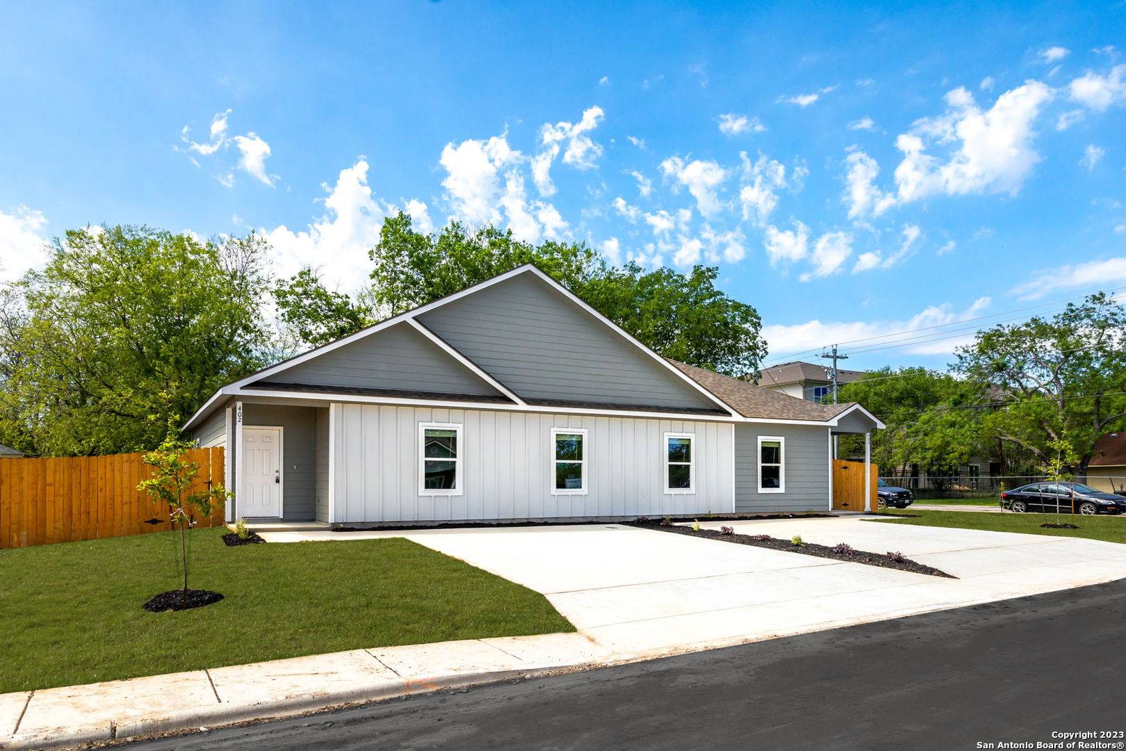 Seguin, TX 78155,605-607 Hudson St