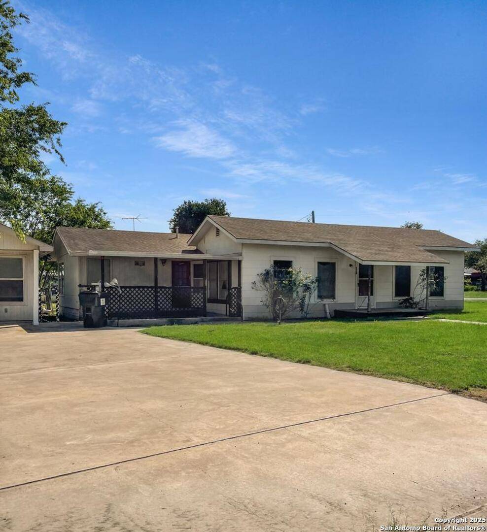 Falls City, TX 78113,200 irvin