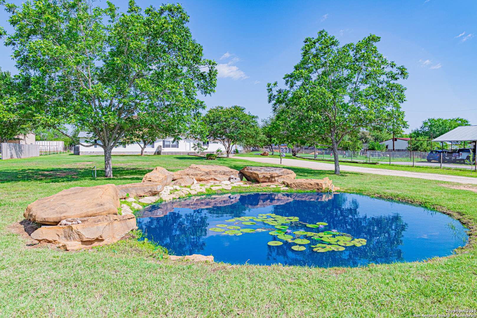 Elmendorf, TX 78112,14305 Streich