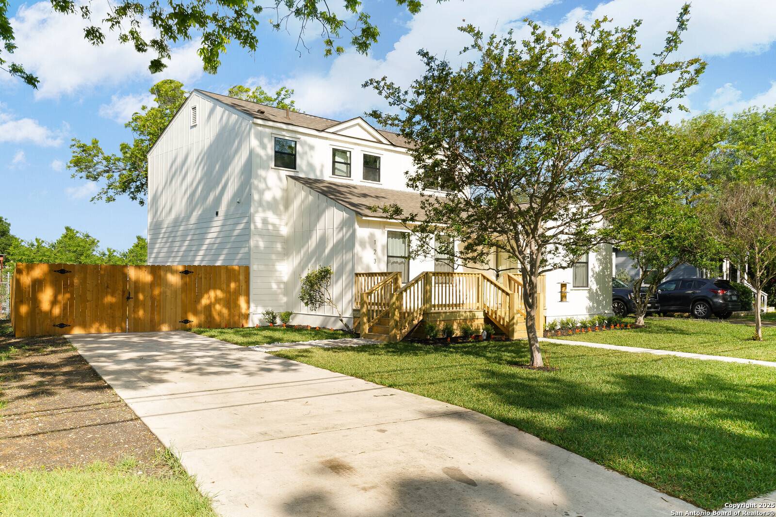 San Antonio, TX 78209,123 meadowlane