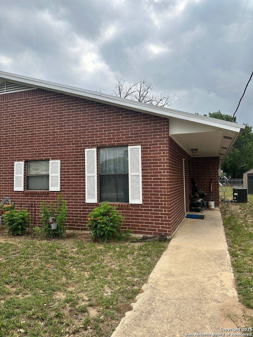Pleasanton, TX 78064,1005-03 Commerce
