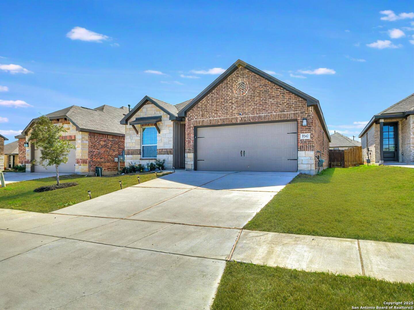 Converse, TX 78109,9342 Crestway Rd