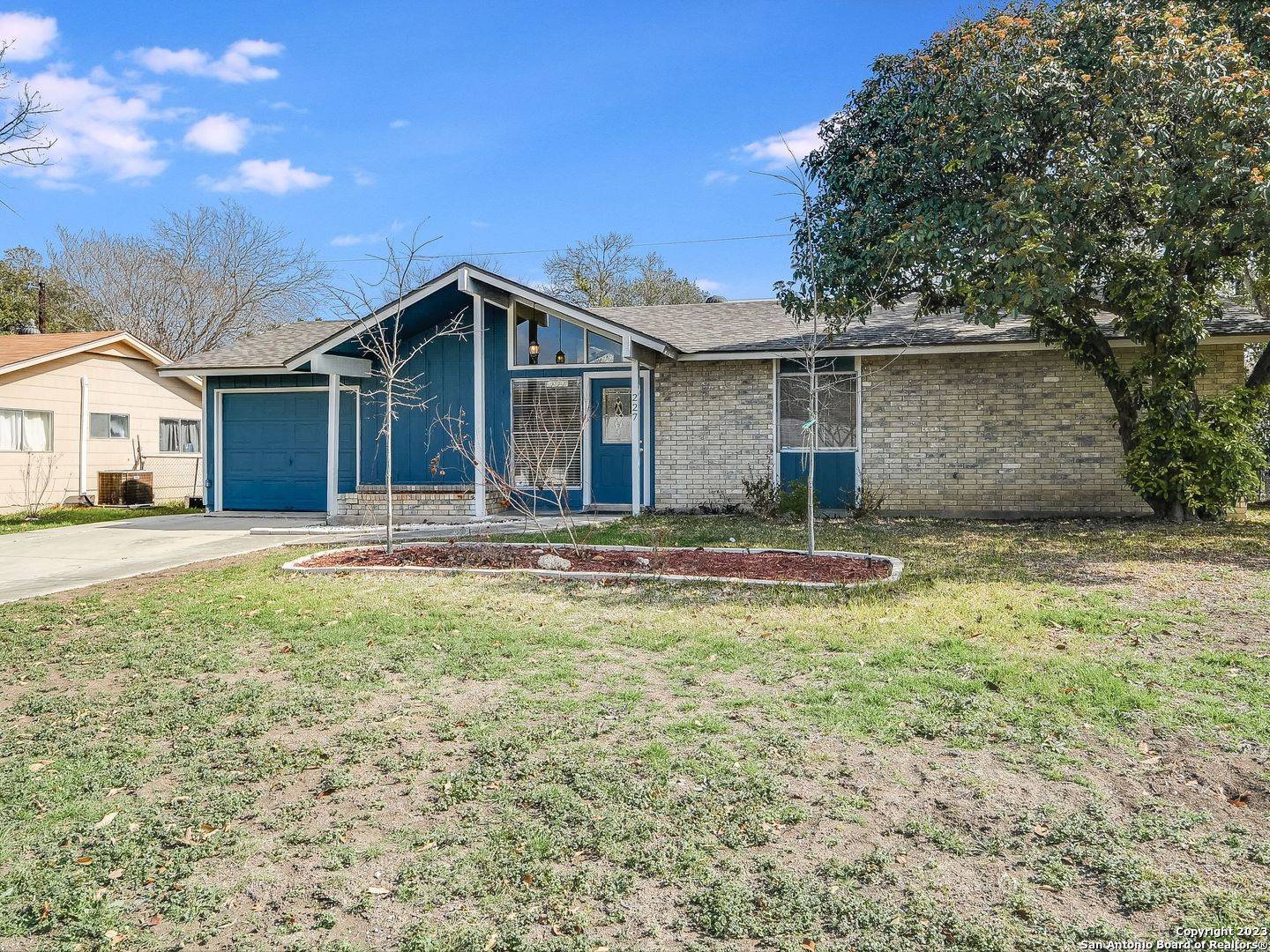 Live Oak, TX 78233,227 Shin Oak