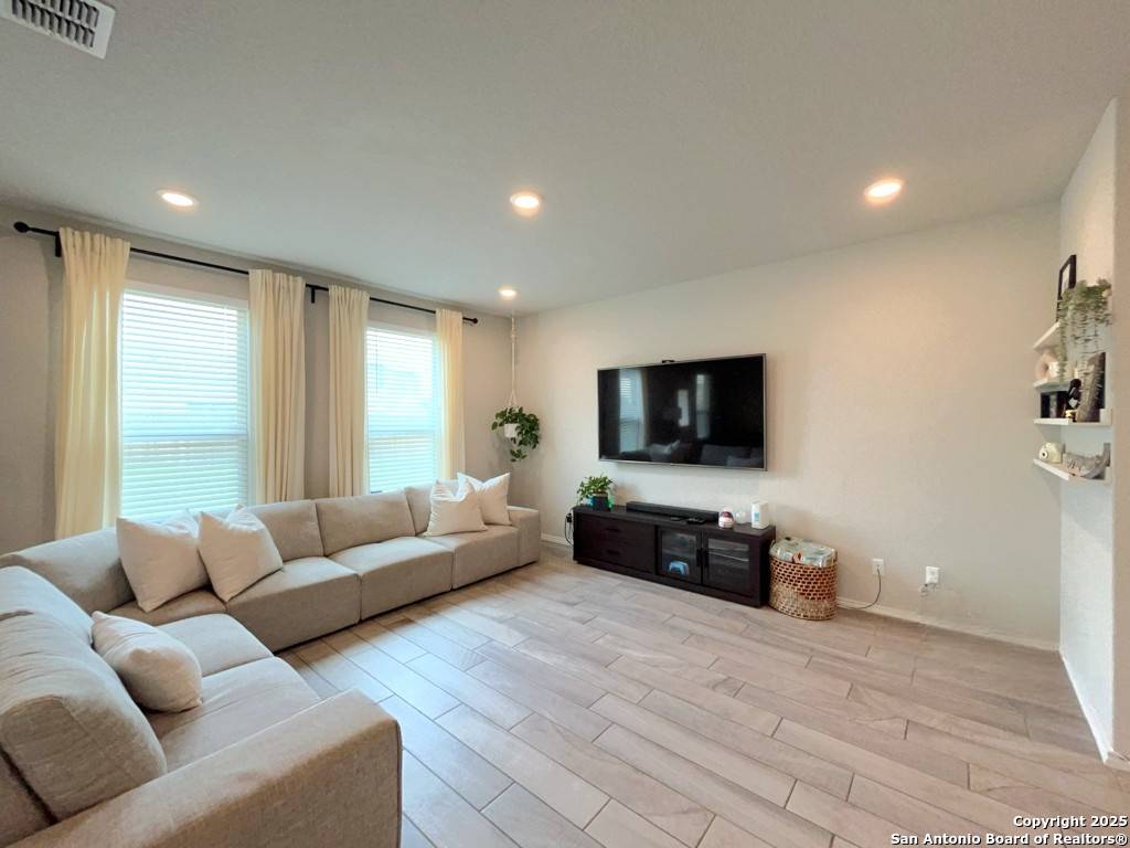 San Antonio, TX 78224,10118 Jardin Verde