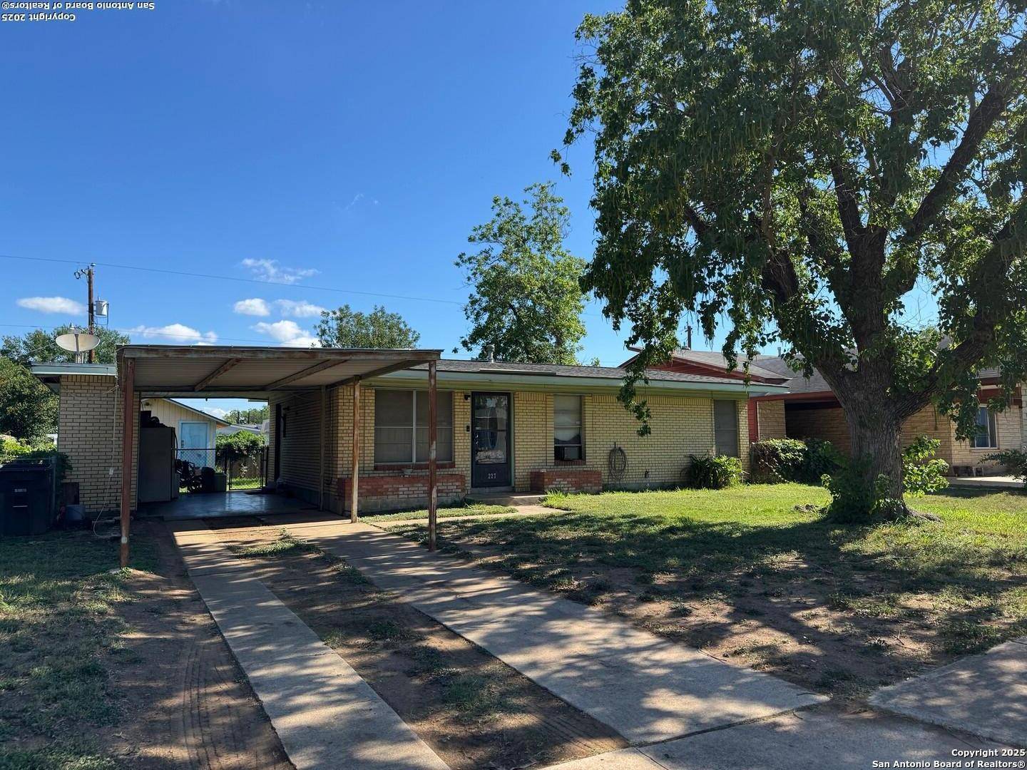 San Antonio, TX 78221,227 E Villaret Blvd