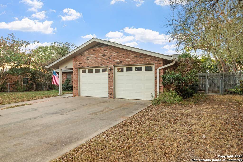 Fredericksburg, TX 78624,610 Bowie