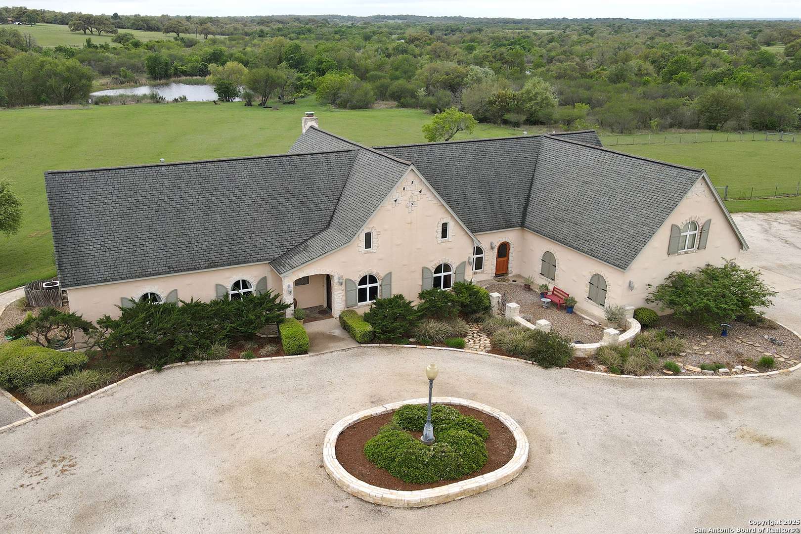 Cuero, TX 77954,5904 Old Yoakum Road