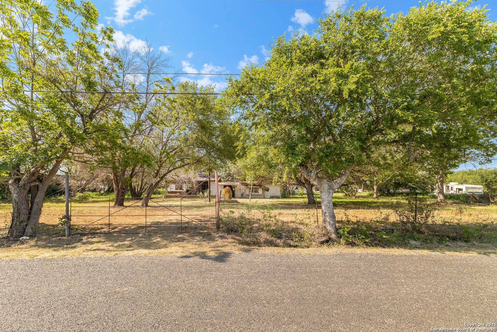 Devine, TX 78016,601 County Road 6610