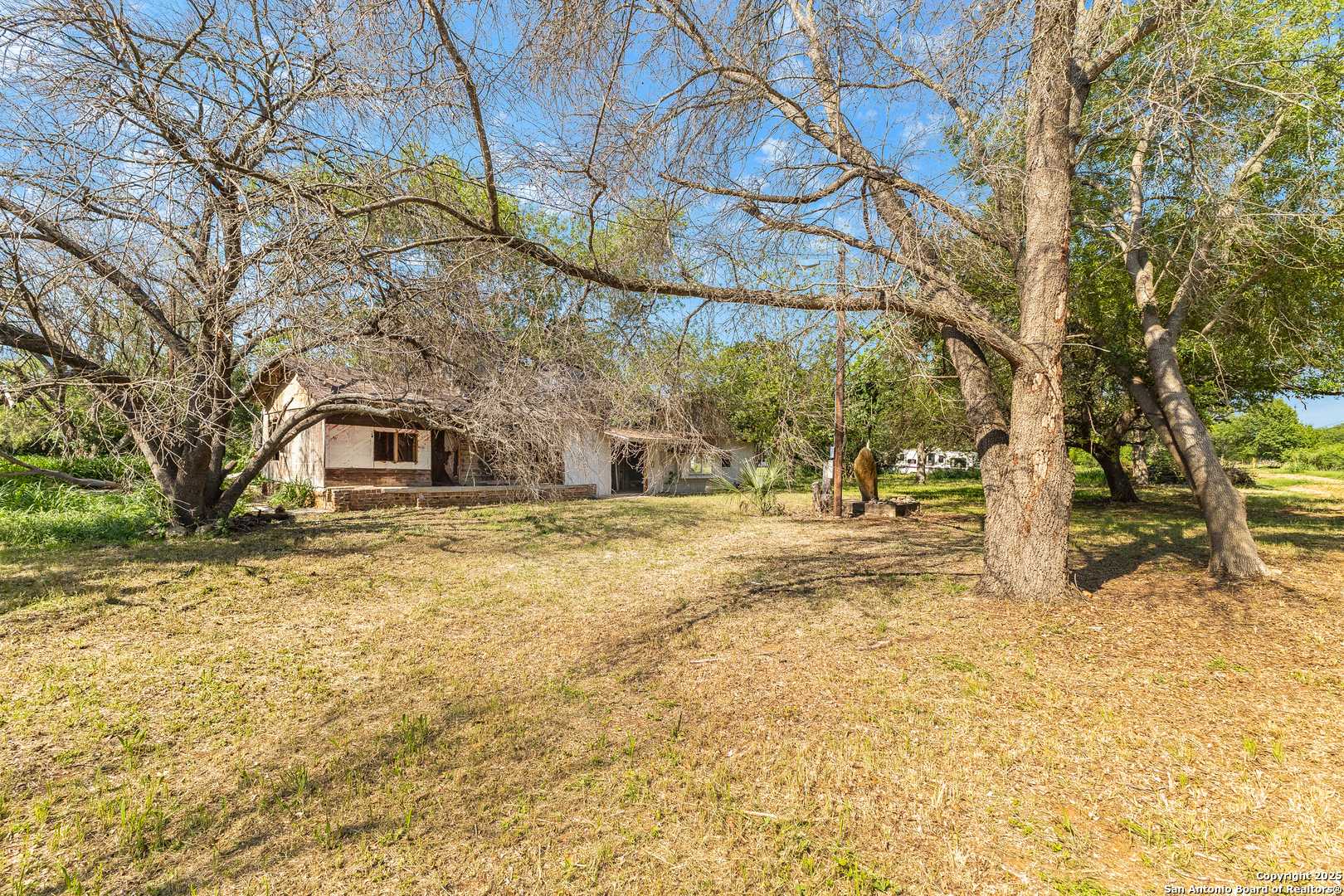 Devine, TX 78016,601 County Road 6610