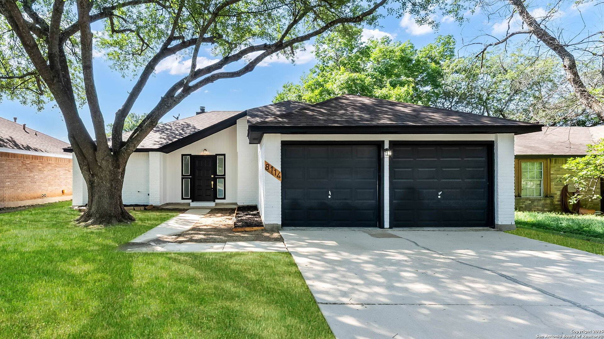 Live Oak, TX 78233,8114 Forest Bow