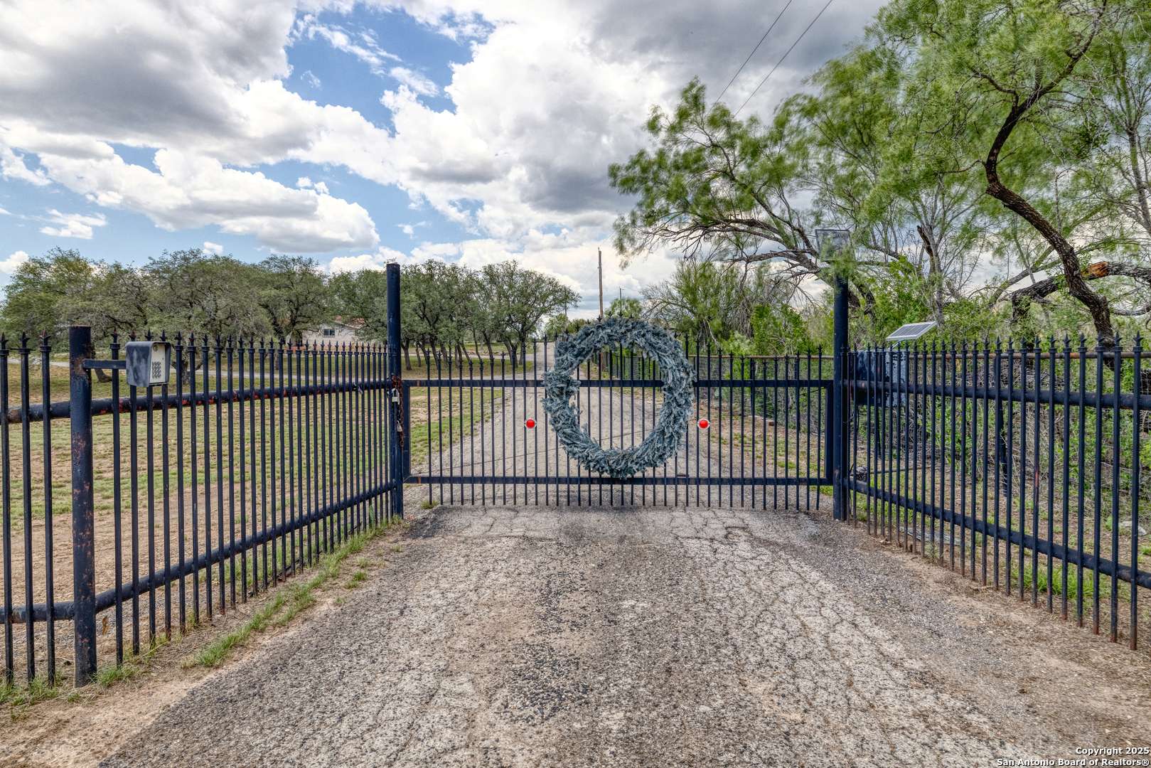 Uvalde, TX 78801,5804 Us Highway 90