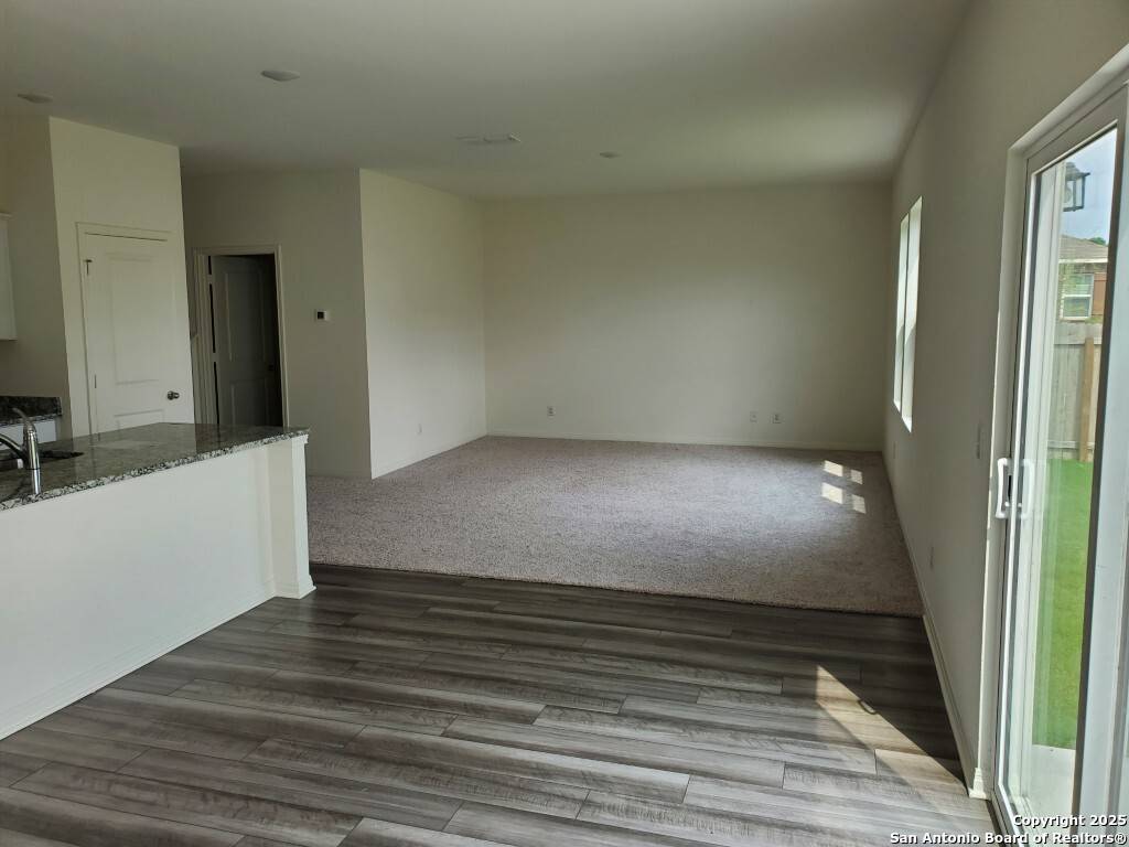 Converse, TX 78109,6004 River Meadow