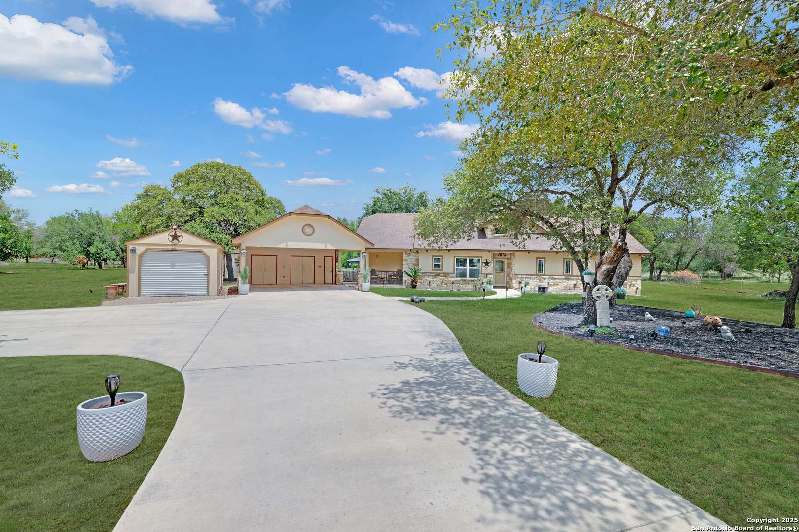 Natalia, TX 78059,221 County Road 6874