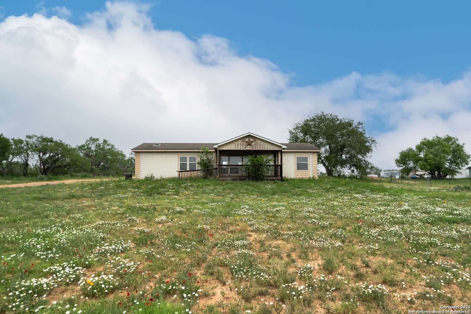 Devine, TX 78016,420 County Road 775