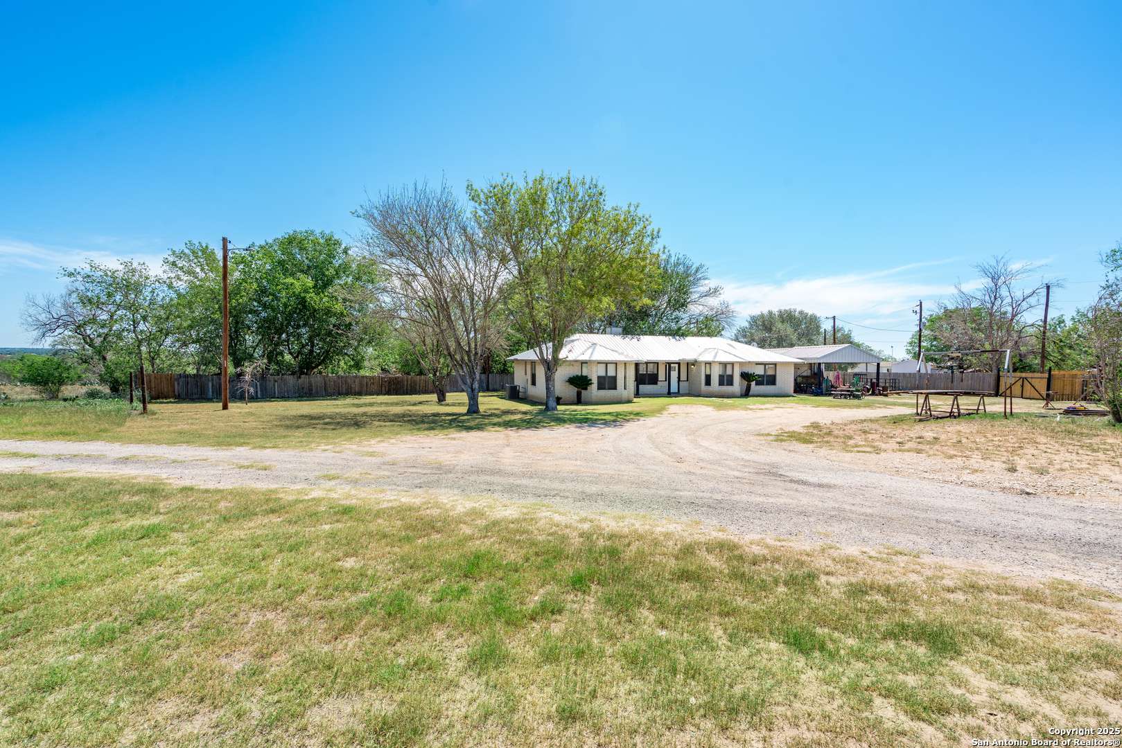 Floresville, TX 78114,8013 County Road 128