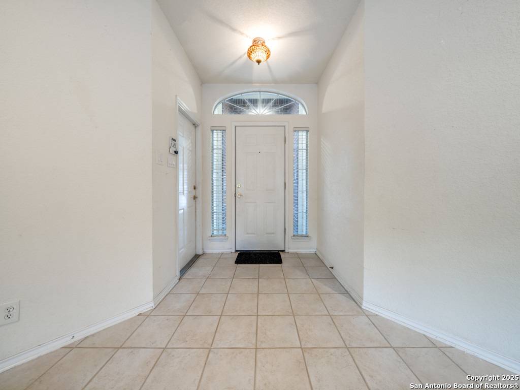 Helotes, TX 78023,9411 Camino Venado