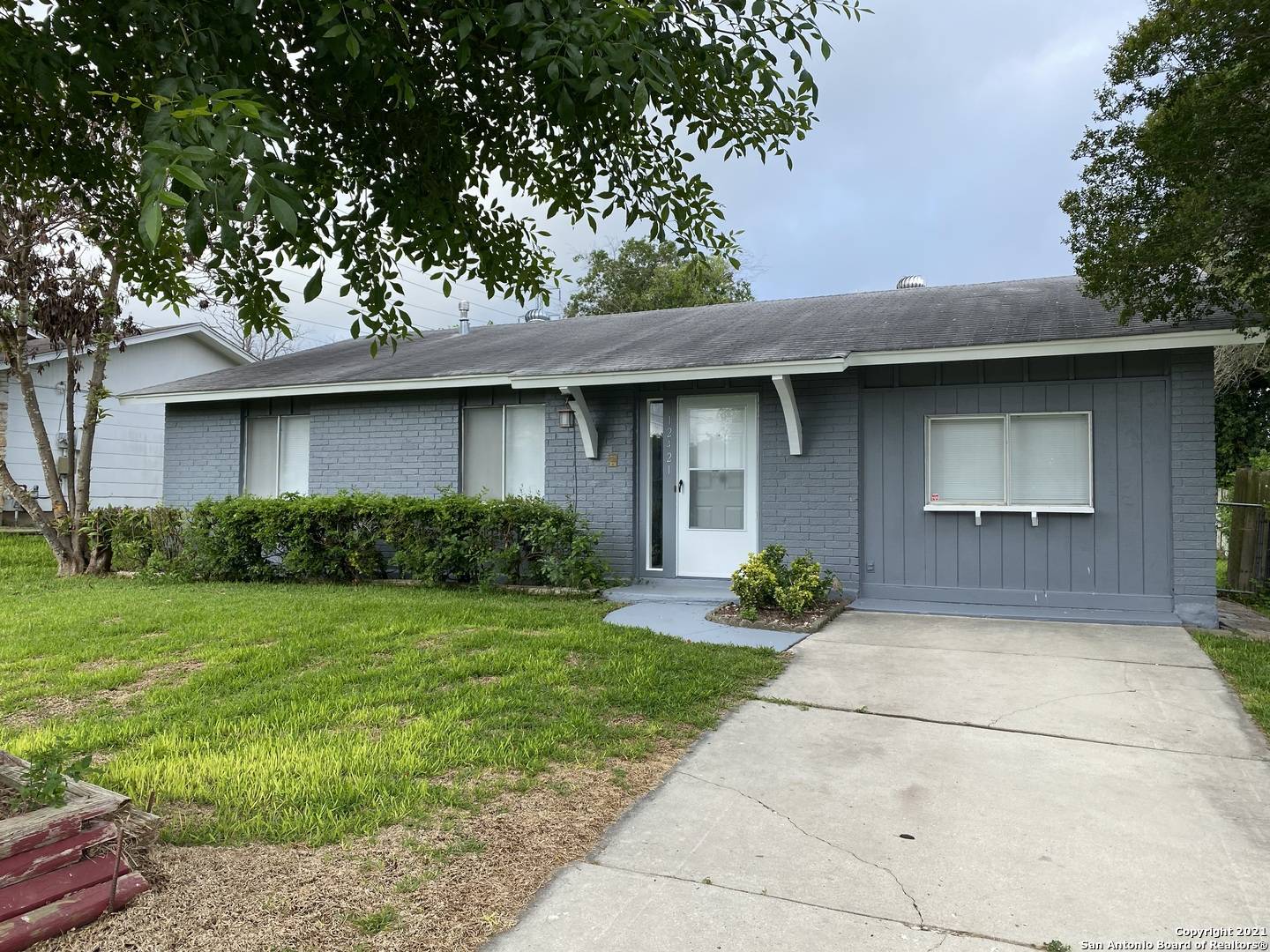 Live Oak, TX 78233-2819,12421 TRAILING OAKS ST