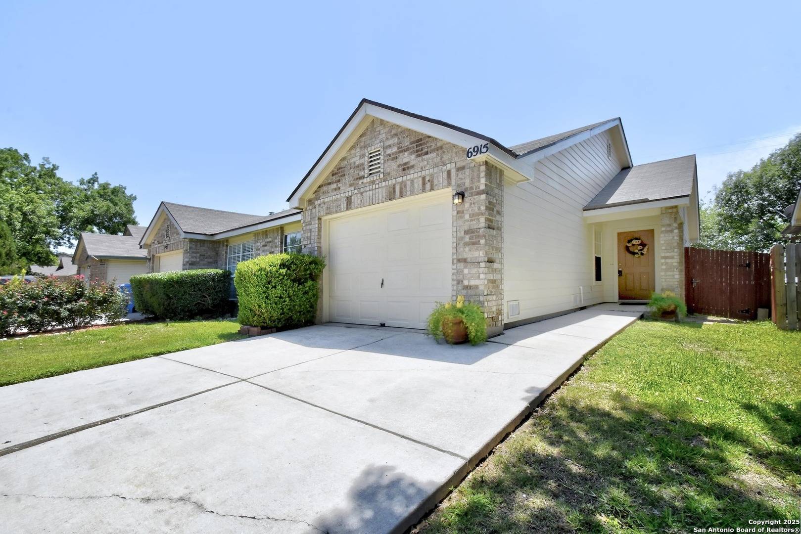San Antonio, TX 78240,6915 Bluegrass